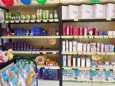 自主創業還是加盟連鎖 化妝品零售店開店模式深度解析